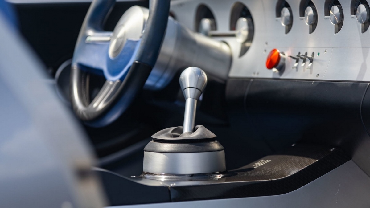 Đó là sức mạnh ấn tượng ngay cả với những xe hiên đại ngày nay khi so sánh về kích thước và trọng lượng gần tương đương với một chiếc Mazda Miata