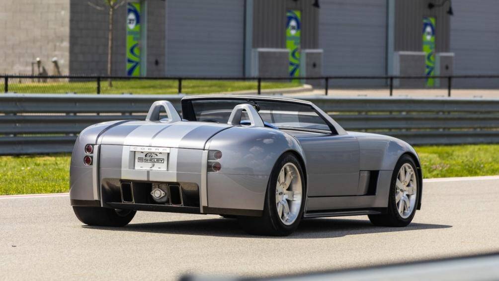 Một số hình ảnh khác của Ford Shelby Cobra Concept, chiếc xe đang được đấu giá lên tới 55 tỷ đồng...