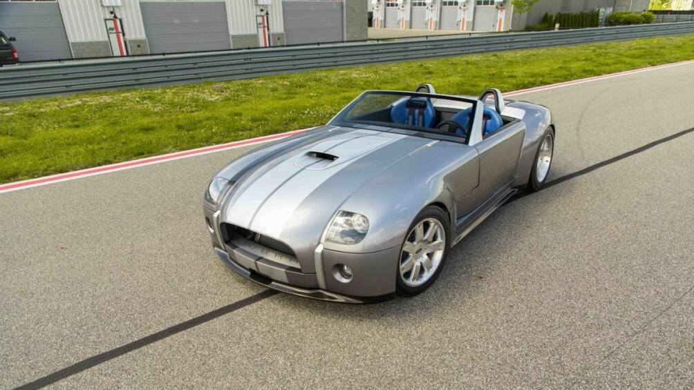 Không giống như nhiều mẫu xe Concept, Ford Shelby Cobra được trang bị đầy đủ các tính năng và đã di chuyển hơn 200 km trong một buổi thử nghiệm