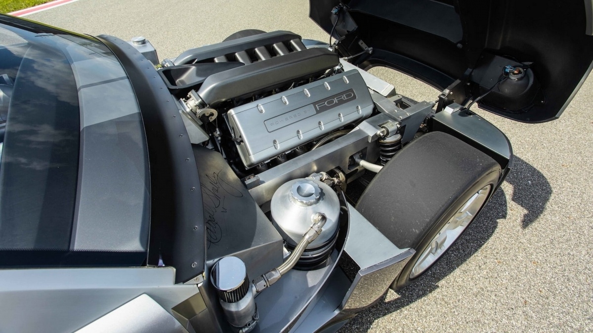 Dưới mui xe của Daisy là động cơ V10 bằng nhôm 6.4L, DOHC, 40 van với khả năng bôi trơn. Và là một trong bốn chiếc V10