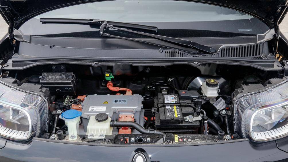 Chiếc Ora White Cat có hai tùy chọn pin, dung lượng 34 kWh (cùng mô tơ điện có công suất 48 mã lực và mô-men xoắn cực đại 125 Nm)