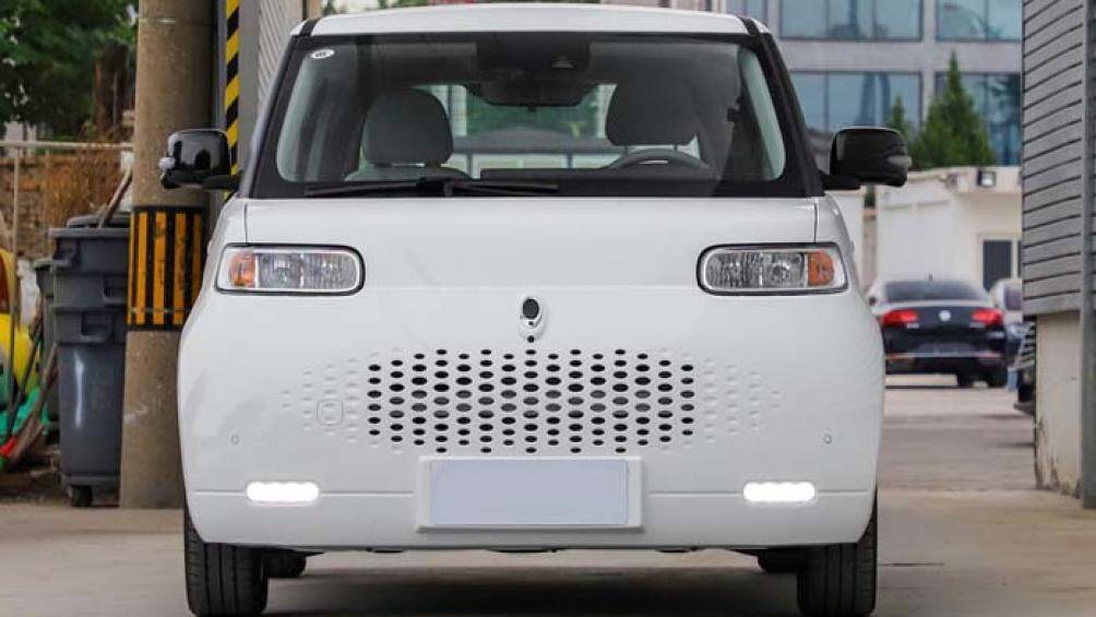 Thiết kế của Ora White Cat mang kiểu dáng hình hộp vuông vức nhưng thân xe có đường nét bo tròn, tạo cảm giác mềm mại dễ thương