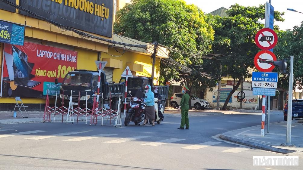 Lệnh giãn cách "ai ở đâu, ở yên đó" dự kiến sẽ kéo dài trong 7 ngày. Mục đích để lực lượng chức năng lấy mẫu xét nghiệm toàn dân, phân tách các ca F0, F1, F2 ra khỏi cộng đồng. Vì sức khỏe chung của nhân dân, chính quyền tỉnh Nghệ An kêu gọi người dân nghiêm chỉnh chấp hành.