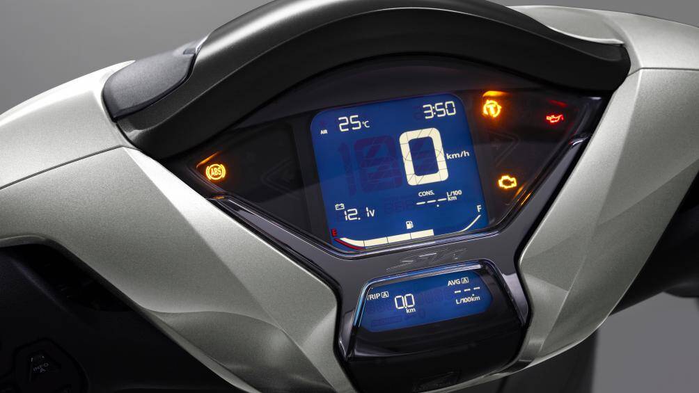 Cụm đồng hồ LCD mới hiển thị tất cả các thông số, đèn báo về hoạt động của cả hệ thống kiểm soát lực xoắn (HSTC) và hệ thống chống bó cứng phanh (ABS)