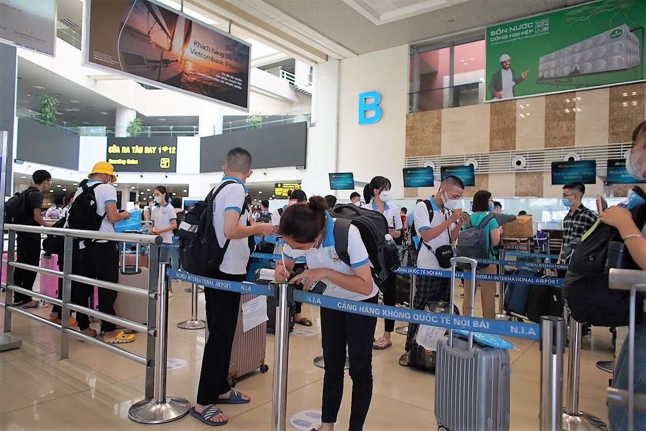 Đoàn còn có nhiều sinh viên ngành y thuộc các trường đại học ngành y, dược ở Hà Nội, Thái Bình… Các em đến từ nhiều khoa khác nhau và tạm gác lại việc học, thi để tình nguyện lên đường chống dịch.
