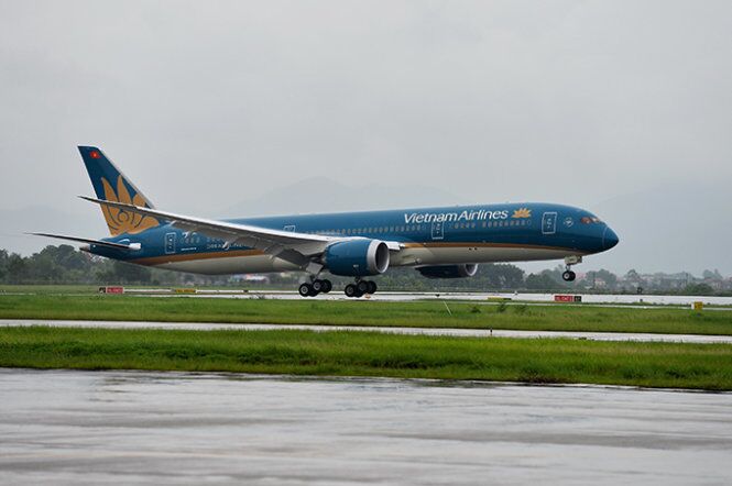 Vietnam Airlines bố trí 2 tàu bay Boeing 787-9 và 1 tàu Airbus A321 đưa lực lượng y tế vào miền Nam. Trong đó, Boeing 787-9 là một trong những dòng tàu bay lớn nhất Việt Nam với sức tải gần 300 khách/chuyến.