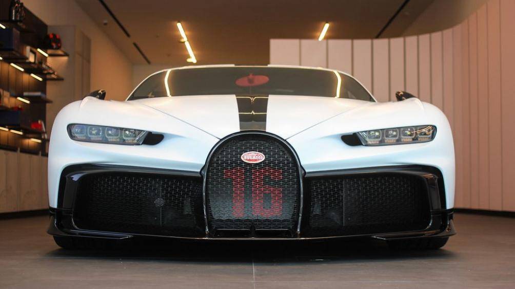 Để chào đón sự kiện đặc biệt này, Bugatti đã mang tới đây siêu phẩm Chiron Pur Sport. Đây là lần đầu tiên siêu xe này có mặt tại khu vực Đông Nam Á