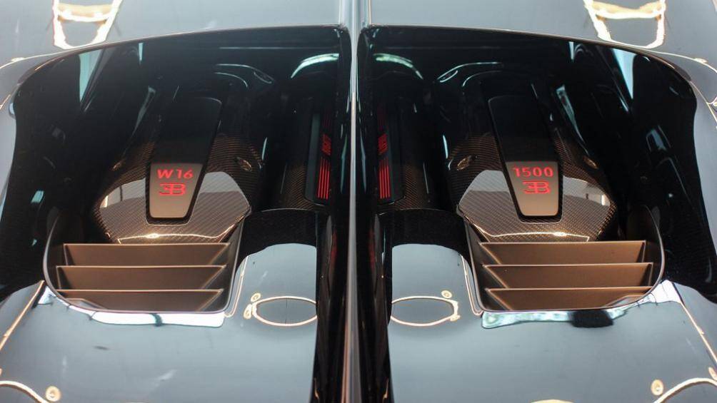 Hệ thống lò xo trước và sau gia tăng độ cứng vững tới 65% kết hợp cùng hệ thống giảm xóc thể thao thích ứng, bộ má phanh bằng titan và đĩa phanh nhẹ hơn...