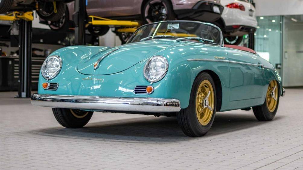 Đại lý Porsche Santa Clarita ở California đã đại tu lại chiếc Porsche 356 Speedster đời 1955 với nhiều điểm nhấn mới