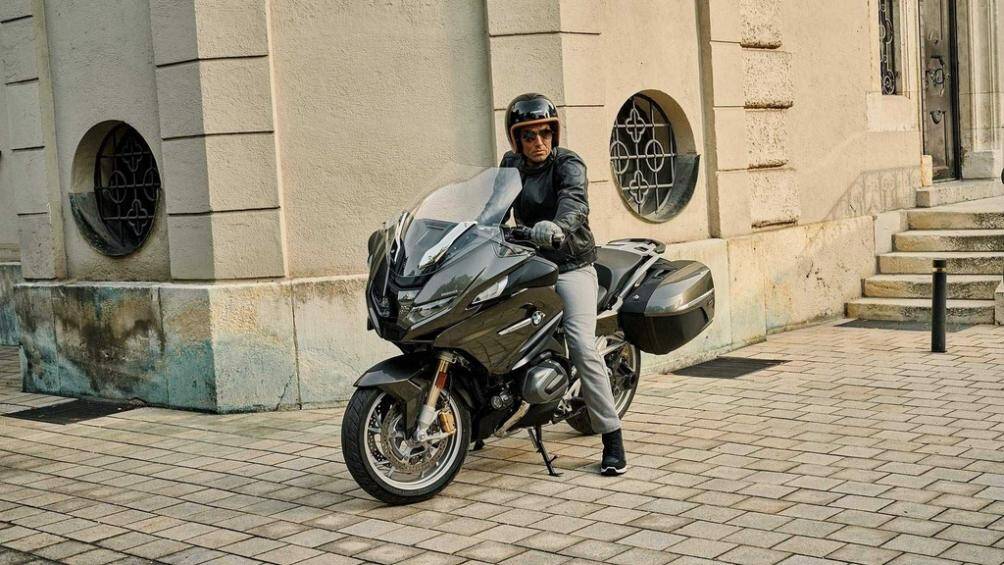 4. BMW R1250 RT 2021