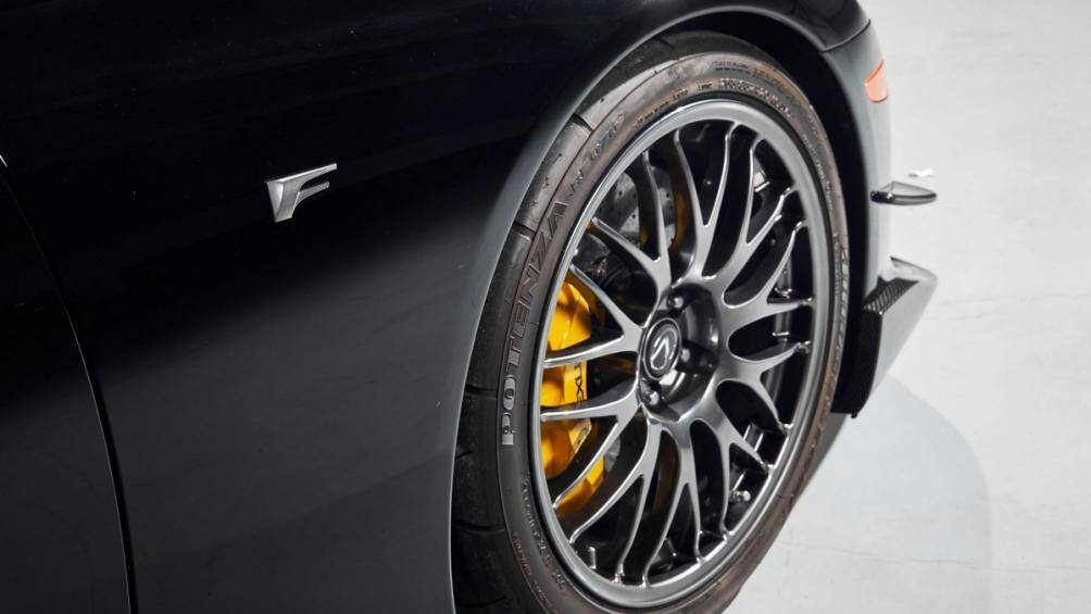 Phiên bản đường đua Nurburgring có giá bán lẻ đề nghị là 445.000 USD (tương đương 10,1 tỷ đồng)