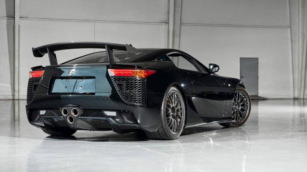 Trong số 500 mẫu LFA được sản xuất, chỉ có 64 chiếc là phiên bản Nurburgring với 25 chiếc cập bến thị trường Mỹ