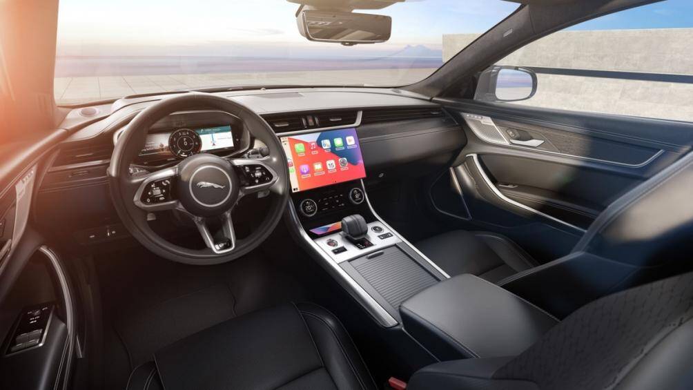 Nội thất sang trọng với các lựa chọn ốp trang trí nội thất được sản xuất thủ công đẹp mắt với thiết kế gỗ tần bì Satin Charcoal Ash trên dòng xe XF