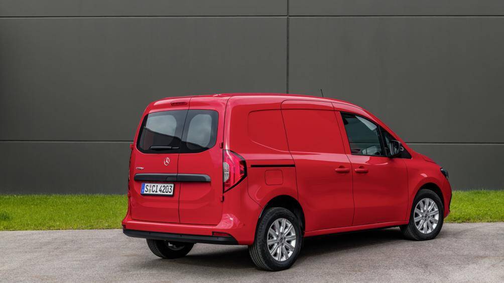 Ở phiên bản Tourer được trang bị tùy chọn một cửa hậu đơn phía sau với chiều cao mở lên tới 1.059 mm