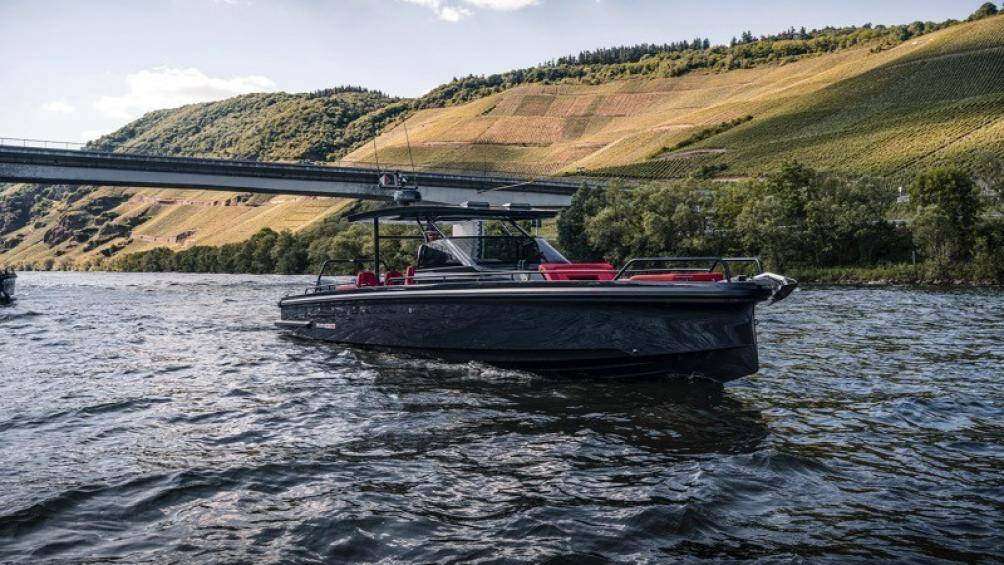 Du thuyền Brabus Shadow 900 Black Ops vừa trình làng có thiết kế sang trọng, được ví như những chiếc "Mercedes-AMG trên biển"