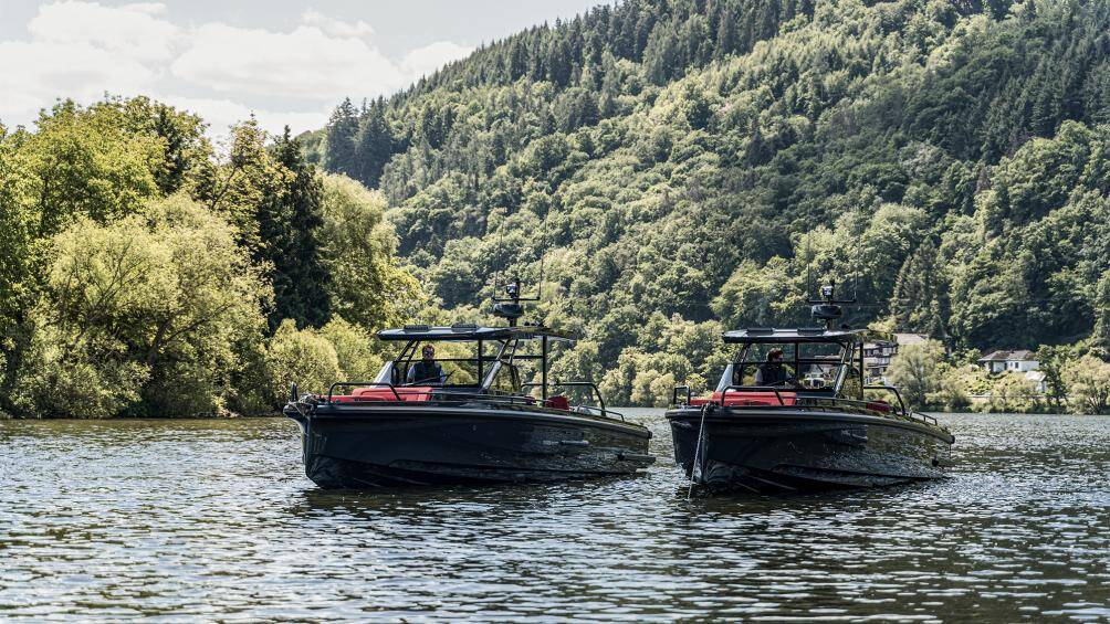 Brabus Shadow 900 Black Ops có giá khởi điểm từ 408.500 euro (10,9 tỷ đồng) đối với bản Spyder và 413.500 euro (11,08 tỷ đồng) đối với bản Sun-Top