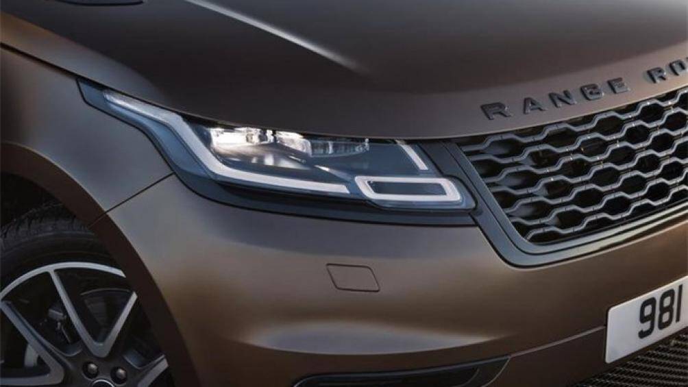 Ở ngoại thất Range Rover Velar 2022 sẽ được bán ra với nhiều màu sơn cơ bản, đi kèm với đó là bảng màu SV Bespoke đặc biệt