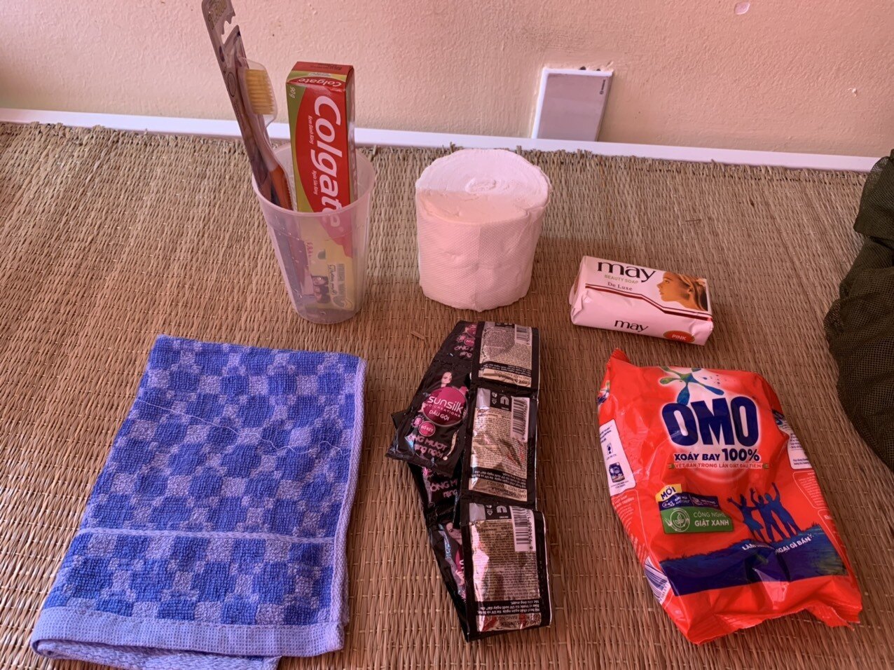 Tại ngõ 328, 330 Nguyễn Trãi, hiện nay có 690 hộ và 1.304 nhân khẩu. 1.200 người dân ở đây (những người không phải là F1) sẽ được di dời tới Ký túc xá Đại học FPT từ tối 1/9 đến ngày 3/9. Sau khi đến ký túc xá, người dân được phát những đồ dùng thiết yếu như kem, bàn chải đánh răng, dầu gội, giấy vệ sinh, khăn mặt...