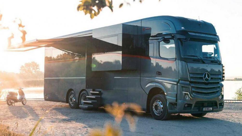 Vừa qua, công ty thiết kế phát triển các mẫu Motorhome Dembell đã trình làng mẫu sản phẩm mới sang trọng để phục vụ cho các đại gia