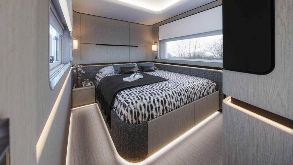 Phòng ngủ có nhiều cỡ giường khác nhau kèm theo một giường phụ cho trẻ em đi cùng loạt tiện ích như máy sưởi, điều hòa, đèn nội thất...