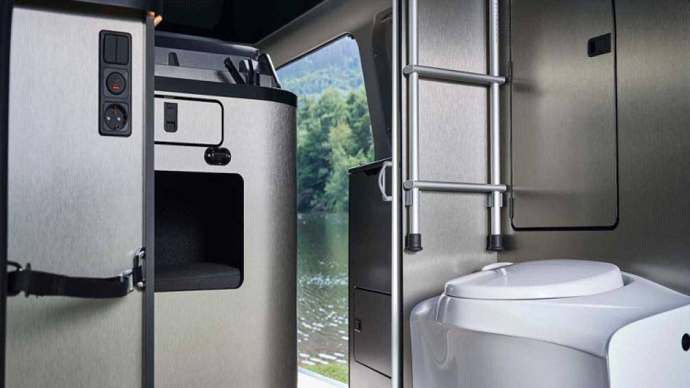 Mức giá xe Ford Transit Nugget mới chưa được công bố chi tiết. Ở đời xe trước, mẫu xe này có giá đề xuất 52.140 dến 59.020 bảng tại Anh quốc
