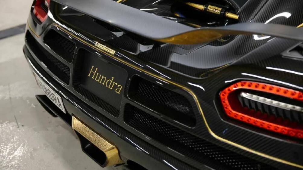 Odo của xe đạt mốc 2.000 km với mức giá không được công bố cụ thể. Giá xe Koenigsegg Agera S Hundra khoảng 2,7 triệu USD (hơn 61,4 tỷ đồng)