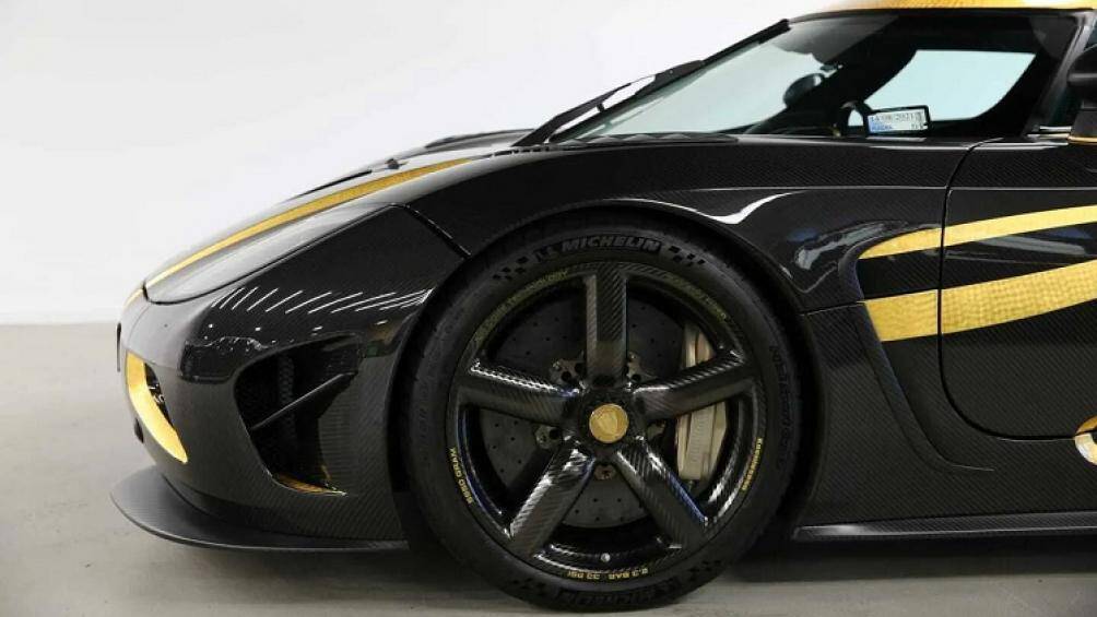 Mâm xe cũng được làm từ sợi carbon, giúp giảm tổng khối lượng của xe thêm 20 kg