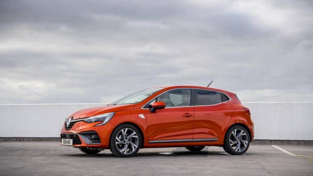10. Renault Clio (doanh số: 1.325 chiếc)