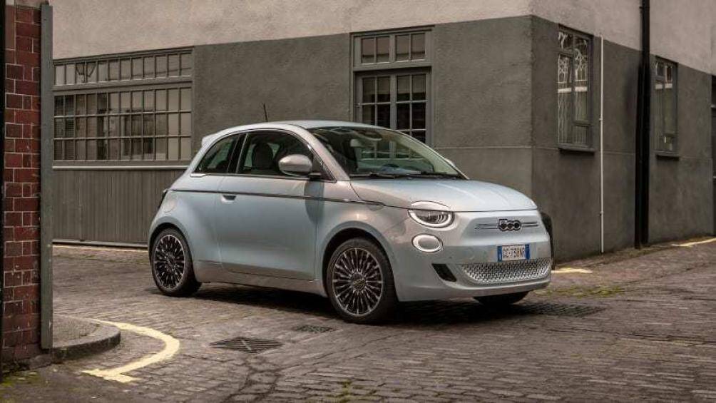 2. Fiat 500 (doanh số: 3.022 chiếc)