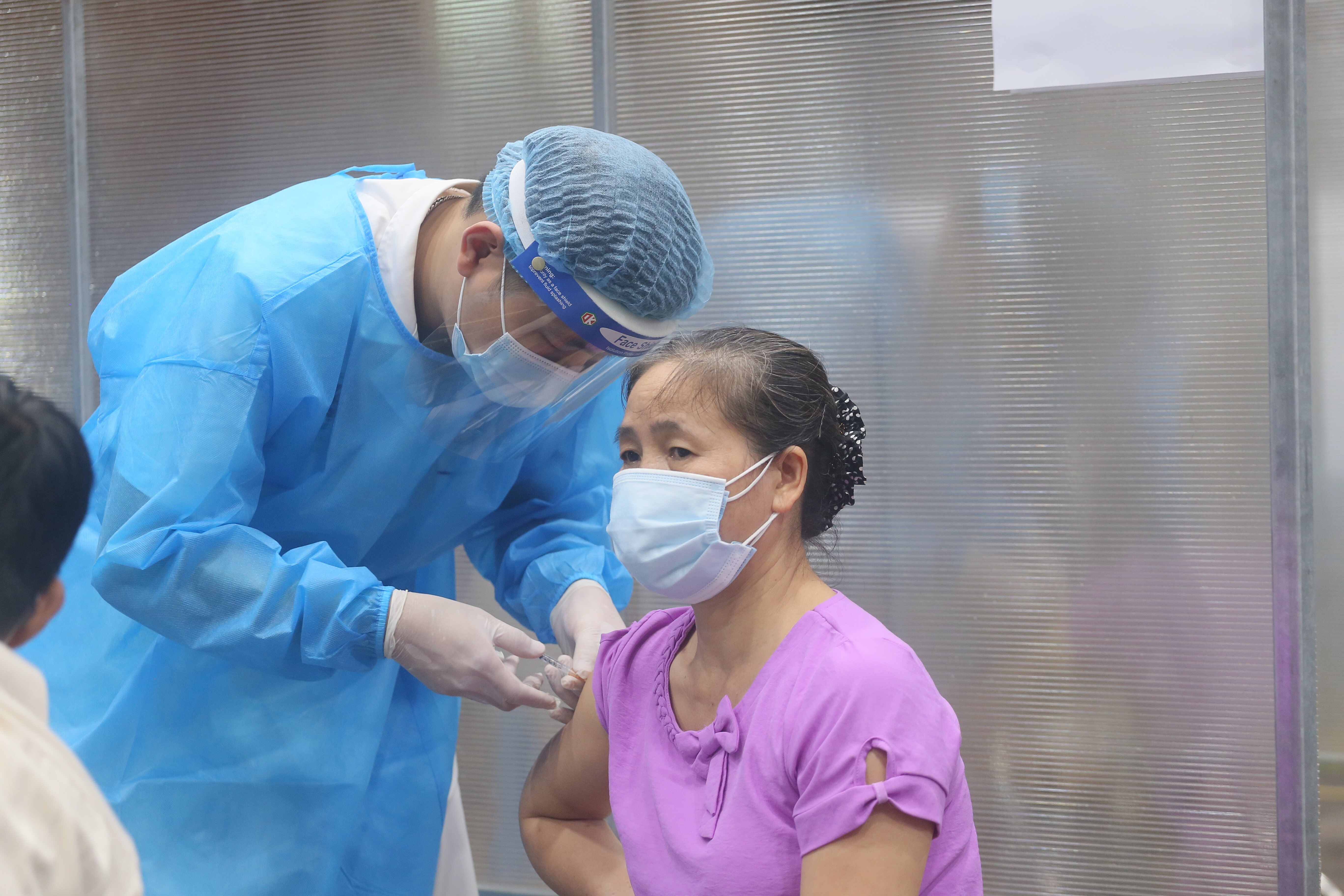 Công suất tiêm của Hà Nội là 200.000 mũi/ngày, nhưng hiện cao nhất mới đạt được 150.000 mũi/ngày (vì phụ thuộc lượng vaccine được phân bổ).