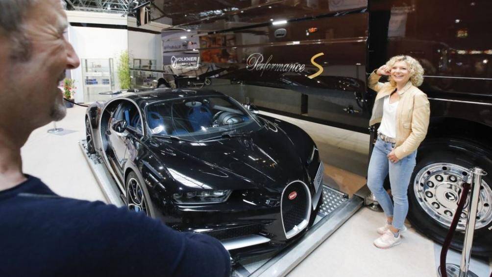 Và với bản nâng cấp năm nay, Performance S có giá 1.9 triệu USD (43 tỷ đồng), đây là một sản phẩm của công ty chế tạo "nhà di động" tới từ Đức