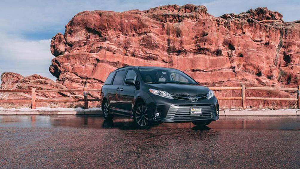 Dù có không gian hạn chế, chiếc Toyota Sienna vẫn được cải tạo thành "nhà di động" với đầy đủ tiện nghi