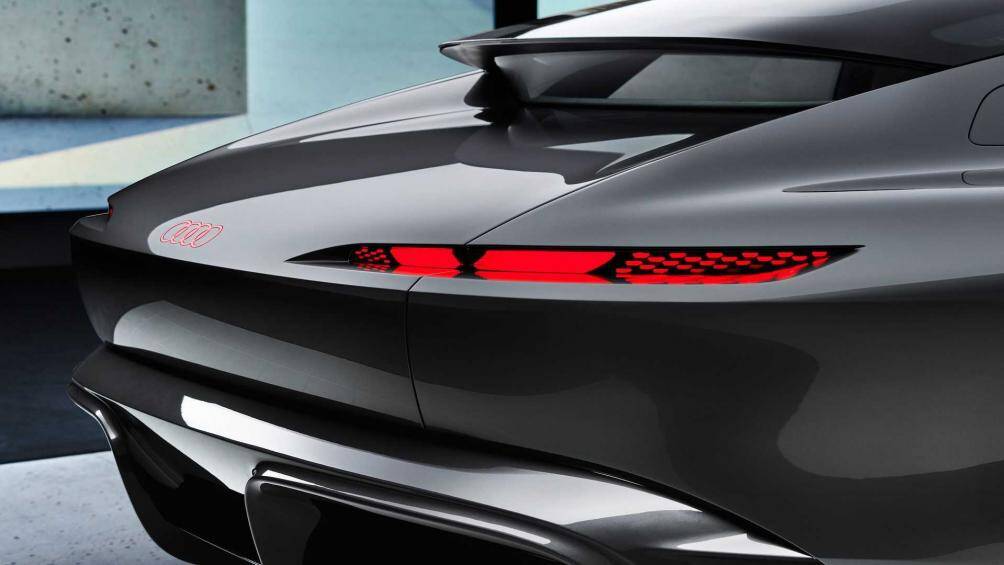 Kết hợp với hai động cơ điện thì chiếc Grandsphere Concept có công suất tối đa lên tới 710 mã lực (530 kilowatt) và mô-men xoắn 960 Nm