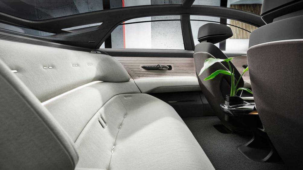 Ngoài ra, các tính năng khác như cái đặt ghế ngồi hay các tính năng làm ấm, làm mát khoang nội thất cũng sẽ được kích hoạt theo cài đặt của chủ xe