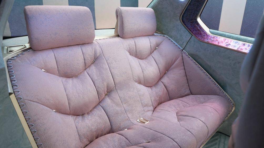 Bộ lốp xe được làm từ cao su tự nhiên bền vững, người lái có thể hồi lại nguồn điện không mong muốn vào lưới điện từ pin của ô tô