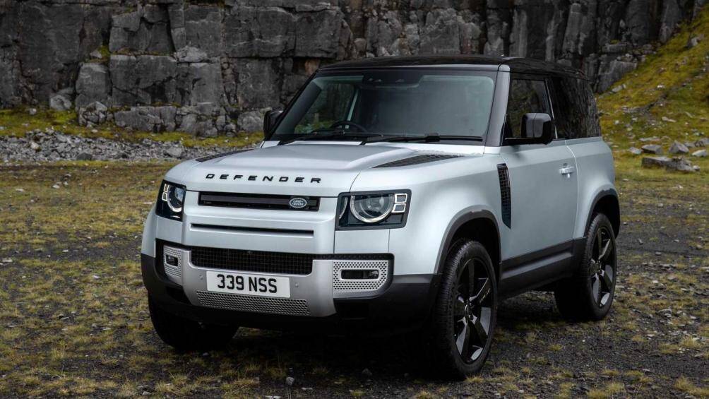1. Land Rover Defender (giá khởi điểm: 47.700 USD)