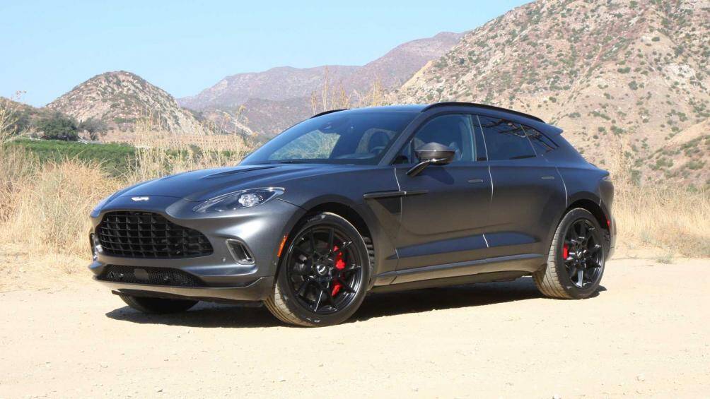 4. Aston Martin DBX (giá khởi điểm: 179.986 USD)
