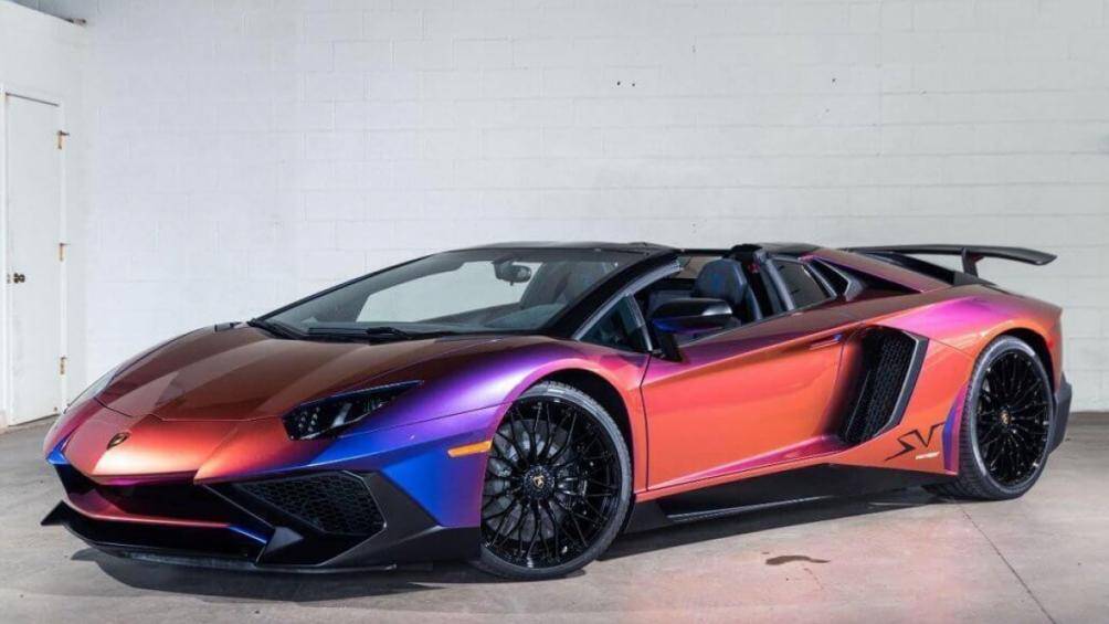 Xe có khả năng tăng tốc 0-100 km/h trong 2,8 giây trước khi đạt vận tốc tối đa 350 km/h