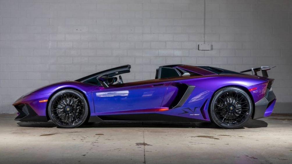 Các cột trụ phía sau cũng được thiết kế lại giúp tăng sức mạnh cho siêu xe khi mui được tháo ra