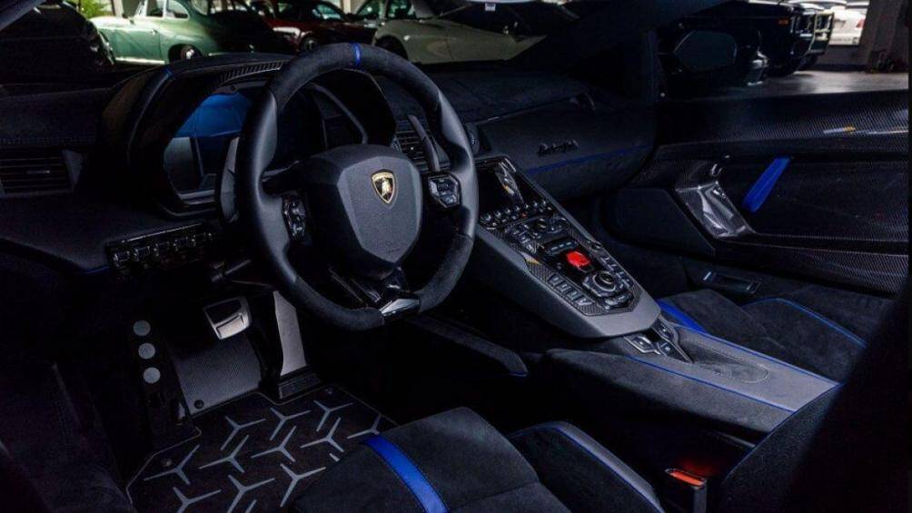 Lamborghini Aventador LP750-4 SV Roadster sử dụng động cơ V12 hút khí tự nhiên, dung tích 6.5 lít, khối động cơ này cho công suất lên đến 750 mã lực