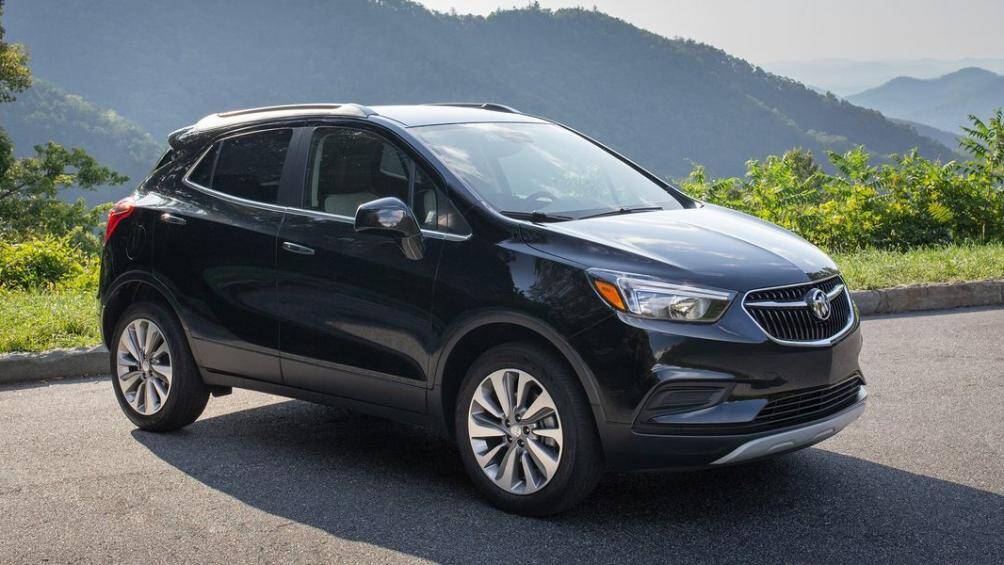 10. Buick Encore 2021 (Hệ số tiêu thụ của chiếc xe đạt 8,4L/100km khi đi trong thành phố và 7,6L/100km trên đường cao tốc)