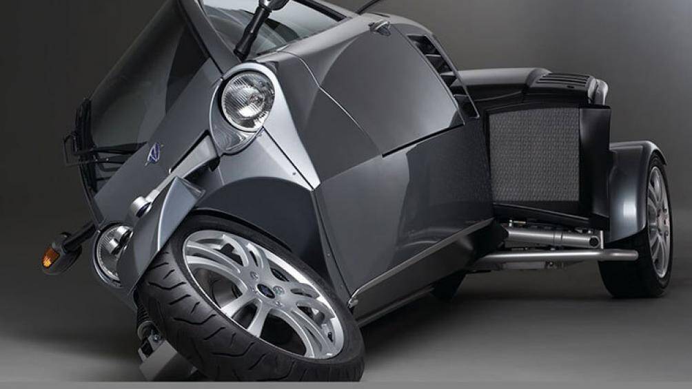 Carver EV giờ đây là mẫu xe điện đích thực, một công nghệ đã được cấp bằng sáng chế, DVC giữ cho xe ổn định và cho phép quay đầu giống xe máy