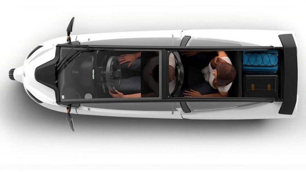 Mặc dù có tốc độ tối đa khoảng 50 km/h với nội thất chỉ đủ cho 2 người, những người trải nghiệm vô cùng thích thú khi lái chiếc xe này