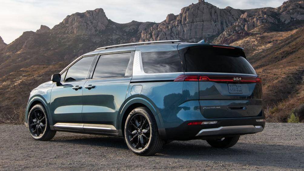 3. Kia Carnival - Kia Sedona (doanh số: 51.656 chiếc, chiếm 4,9% thị phần)