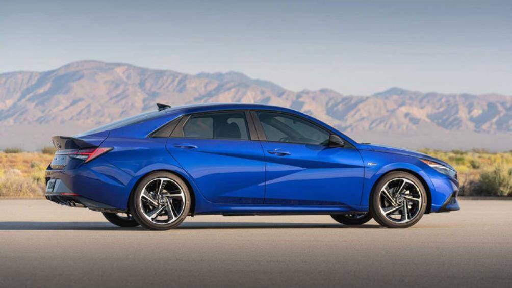 5. Hyundai Avante - Hyundai Elantra (doanh số: 45.608 chiếc, chiếm 4,3% thị phần)