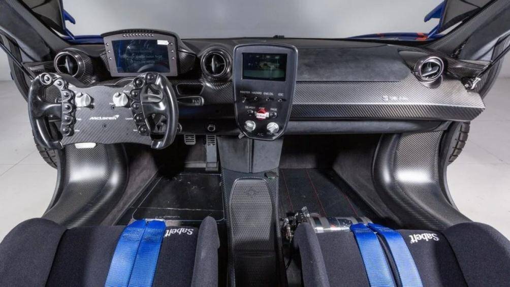 Hiện tại, chiếc xe đang được rao bán với đồng hồ km chỉ ở mốc 65 km