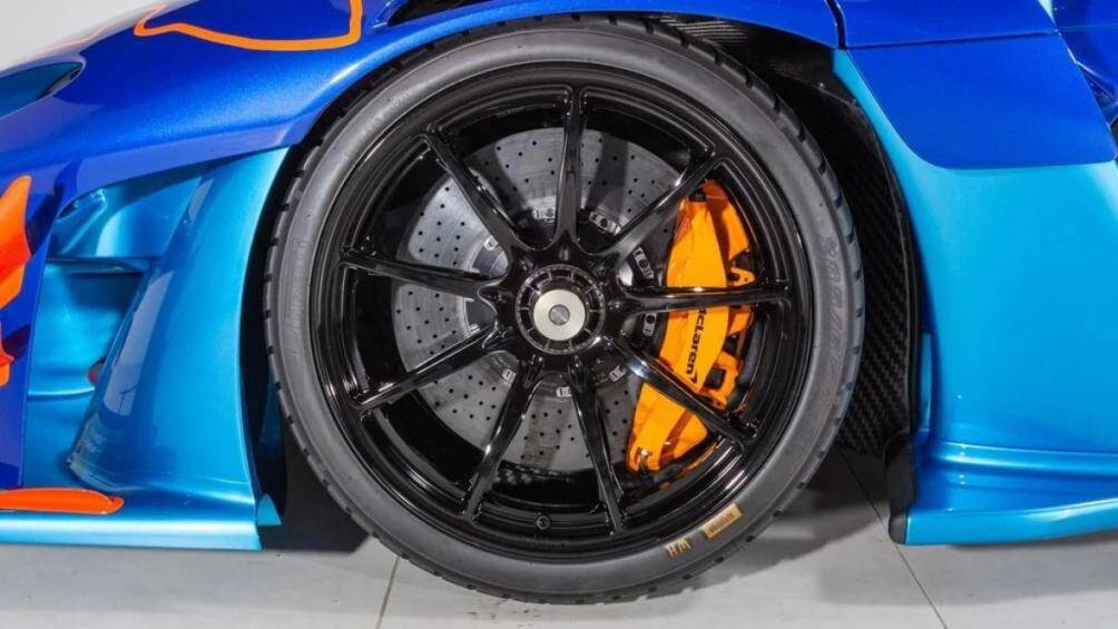 Senna GTR sở hữu trọng lượng khô 1.188 kg, nhẹ hơn Senna tiêu chuẩn 20 kg