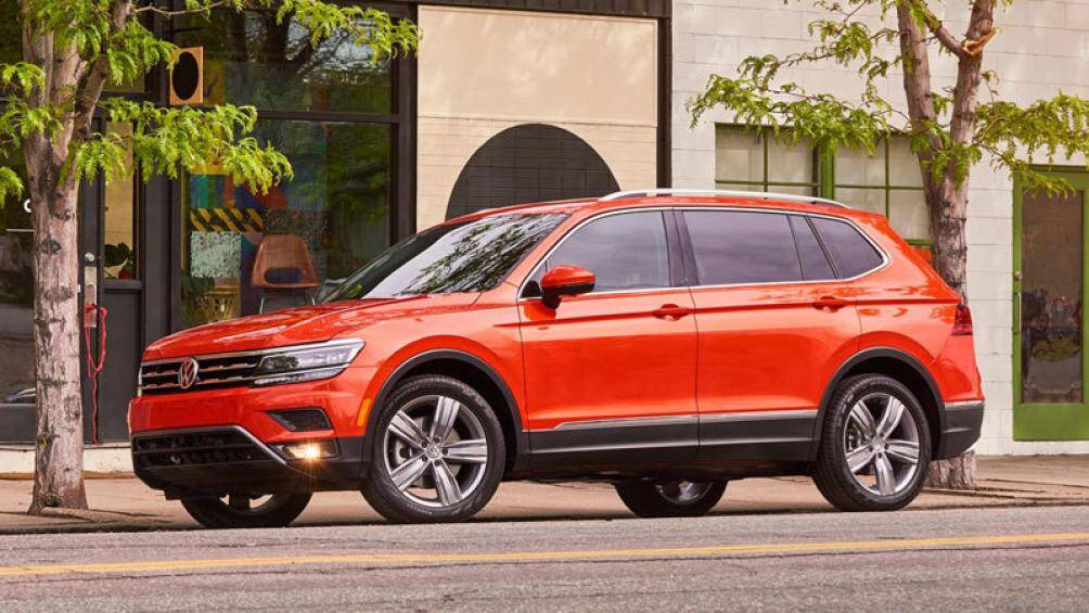 4. Volkswagen Tiguan 2021 (mức tiêu hao nhiên liệu ở đường hỗn hợp: 11,3 lít/100 km)