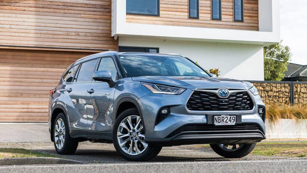 7. Toyota Highlander 2021 (mức tiêu hao nhiên liệu ở đường hỗn hợp: 11,8 lít/100 km)