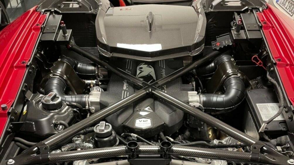 Lamborghini Centenario được trang bị động cơ V12 hút khí tự nhiên, dung tích 6.5 lít nhưng được tinh chỉnh cho ra công suất cực đại 770 mã lực